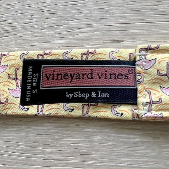 Vineyard Vines Belt with pink flamingos - Picture 5 of 6